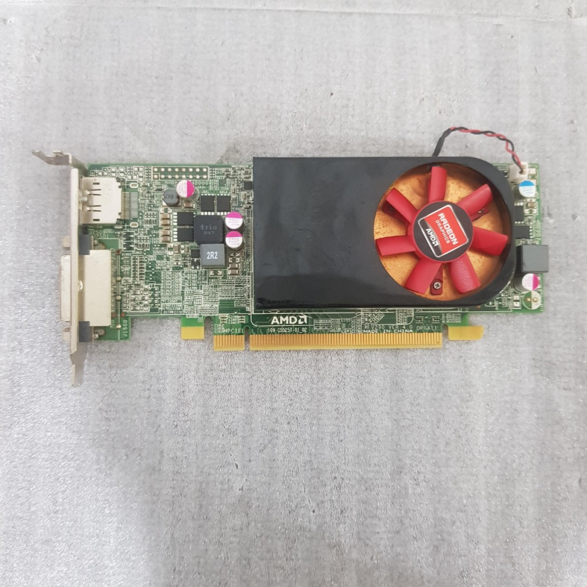 DELL Radeon R7 250 R7250 2GB GDDR3 128Bit T1