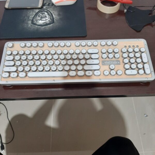Azio Retro Classic Maple Wireless Wired Backlit Mechanical Keyboard - Gambar 2