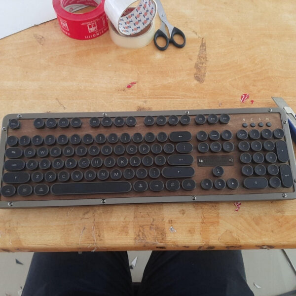 Azio Retro Classic MK-RETRO-BT-W-01-US Black Brown Mechanical Keyboard - Gambar 2