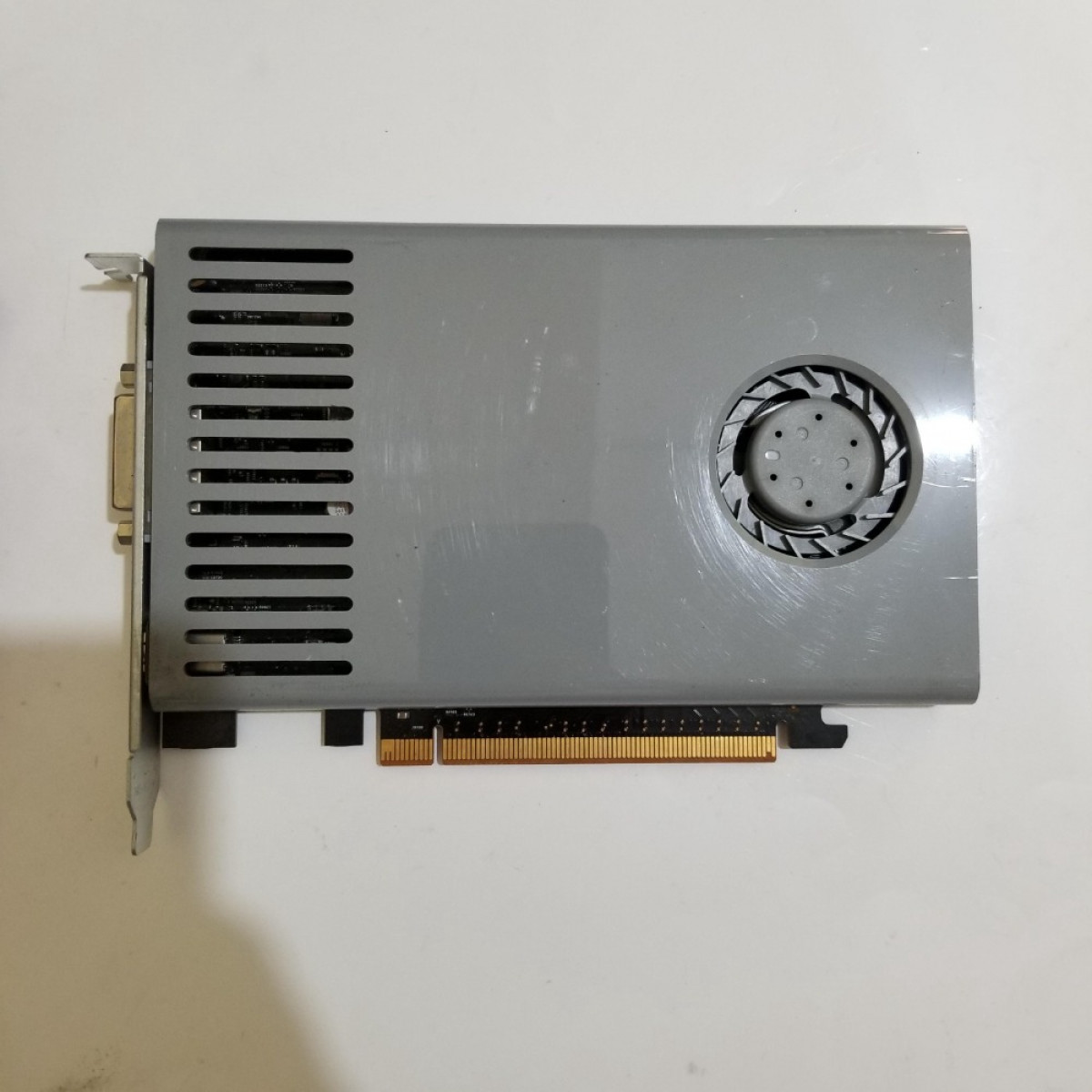 NVIDIA GeForce 9500 GT 9500GT 512MB GDDR3 128 Bit