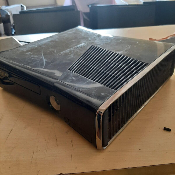 XBOX 360 S 360 Slim Console 250GB Original Bawaan Pabrik Kosongan - Gambar 2