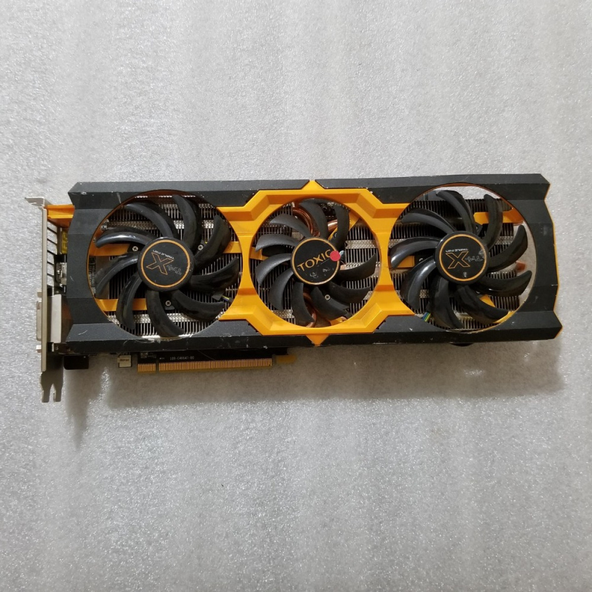 XFX Radeon R9 270X R9270X 2GB GDDR5 256 Bit T1