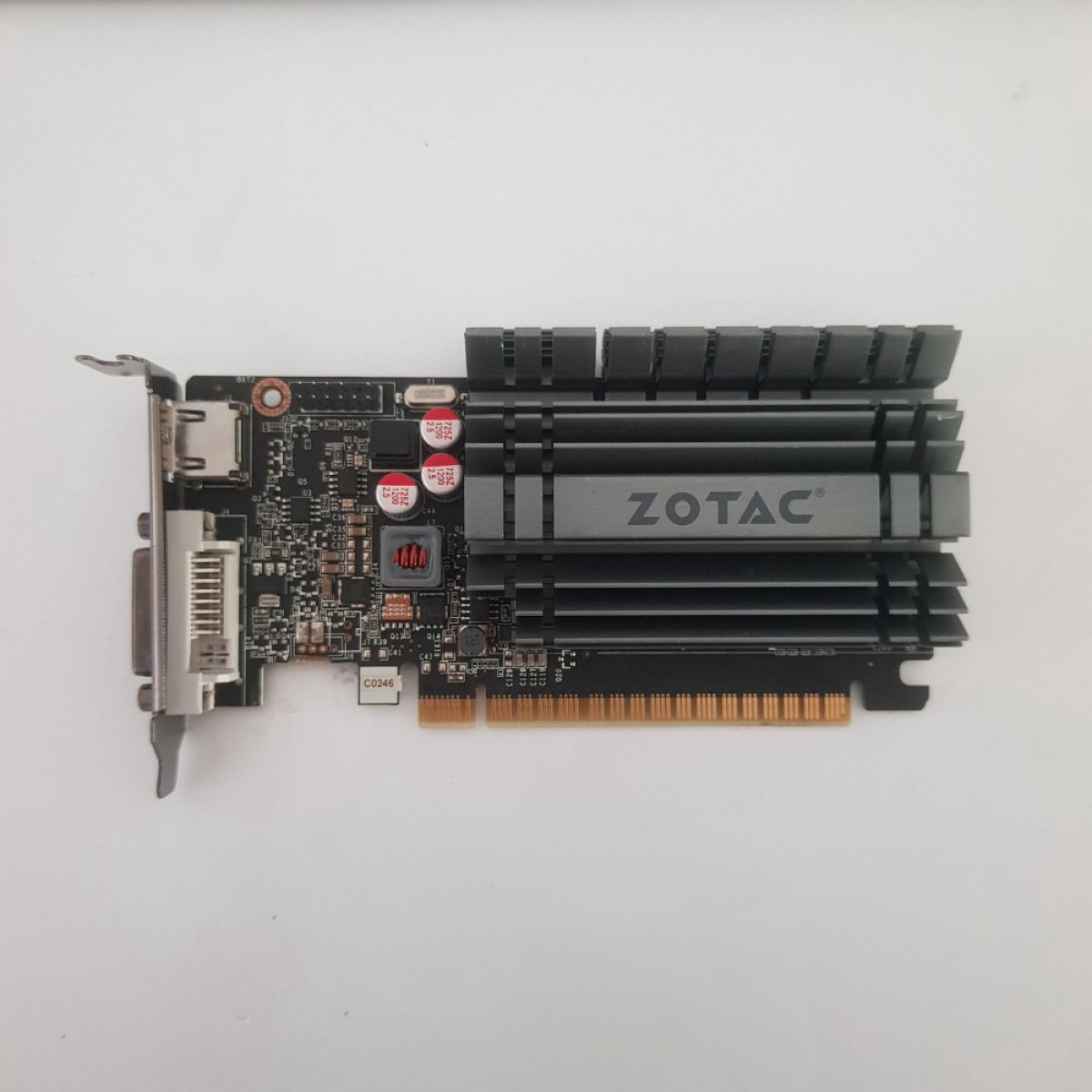 ZOTAC GeForce GT 730 GT730 4GB GDDR3 64 Bit T1