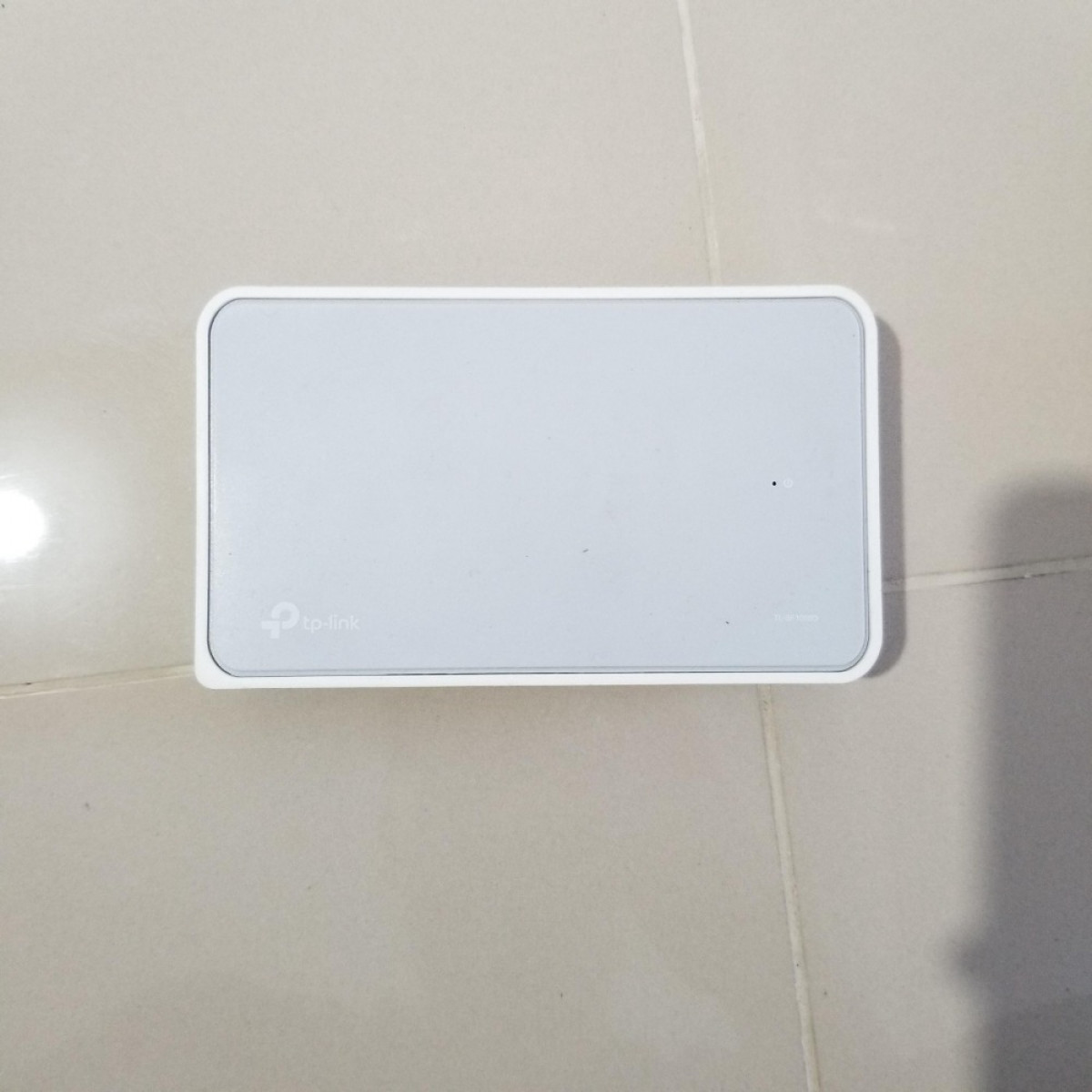 TP-Link TP Link Hub 8 Port Switch Hub dengan Adaptor 100Mbps Unmanaged