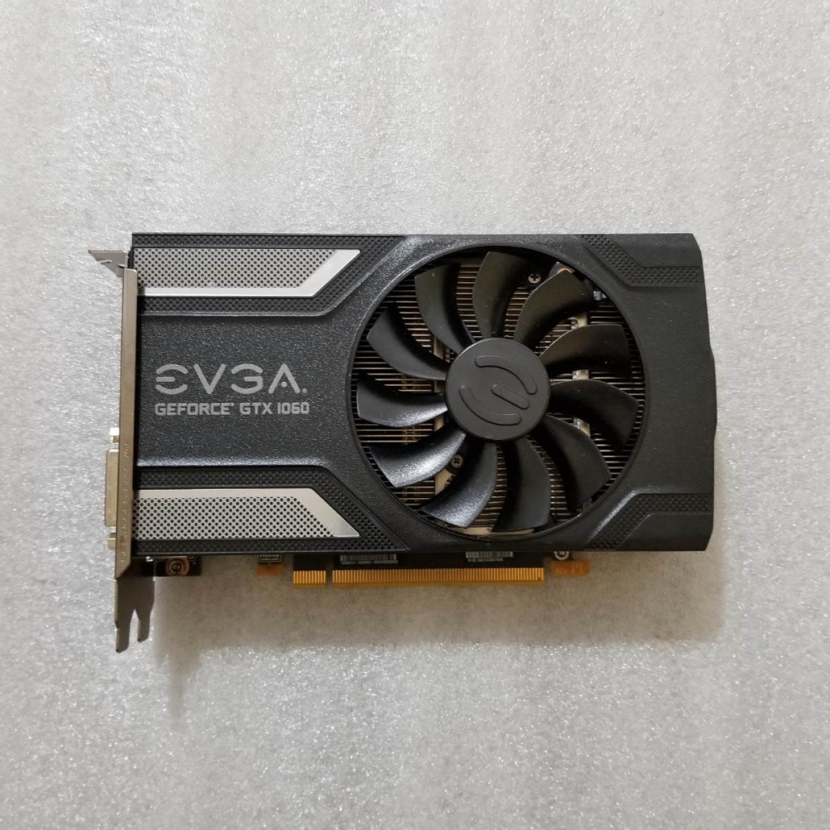 EVGA GeForce GTX 1060 GTX1060 3GB GDDR5 192 Bit